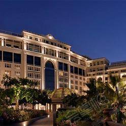 迪拜文化村区超出片新古典主义特色酒店：范思哲宫殿酒店